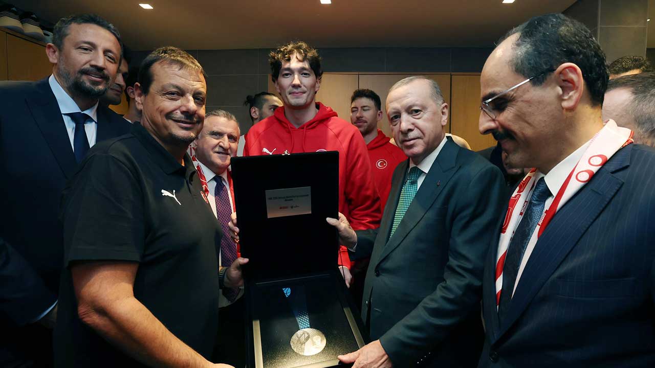 Foto - Cumhurbaşkanı Erdoğan, A Milli Basketbol Takımı’nı yalnız bırakmadı