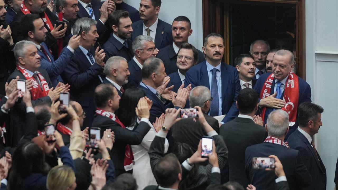 Foto - Cumhurbaşkanı Erdoğan, ay-yıldızlı atkı taktı