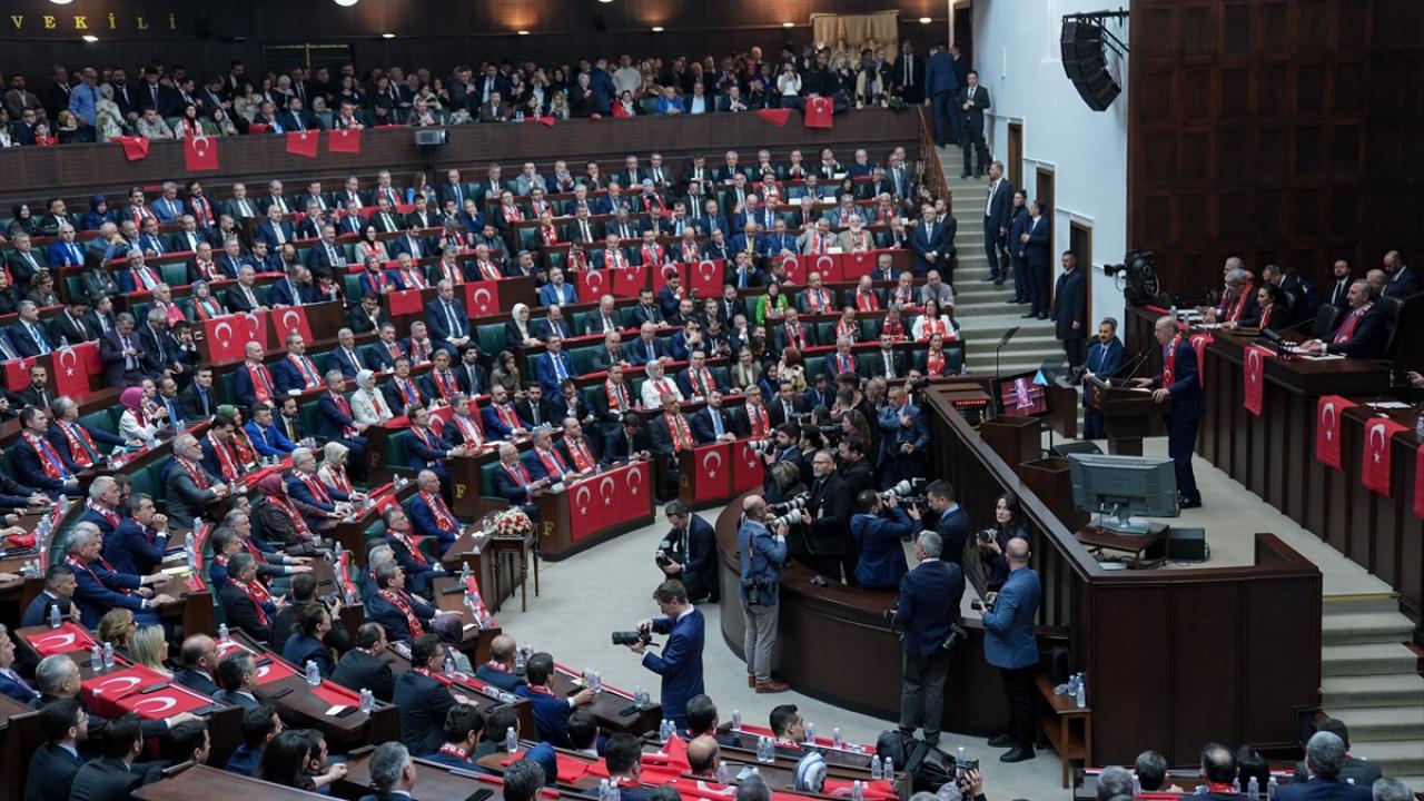 Foto - Cumhurbaşkanı Erdoğan, ay-yıldızlı atkı taktı