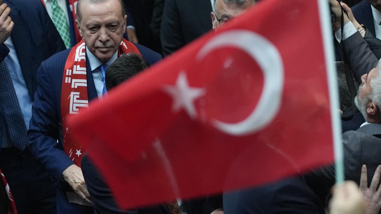 Foto - Cumhurbaşkanı Erdoğan, ay-yıldızlı atkı taktı