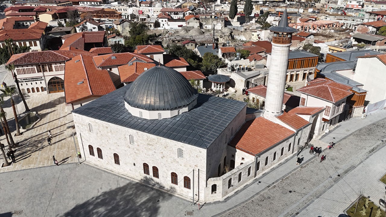 Cumhurbaşkanı Erdoğan dün açmıştı! Hatay Habib-i Neccar Camii'ne akın etti