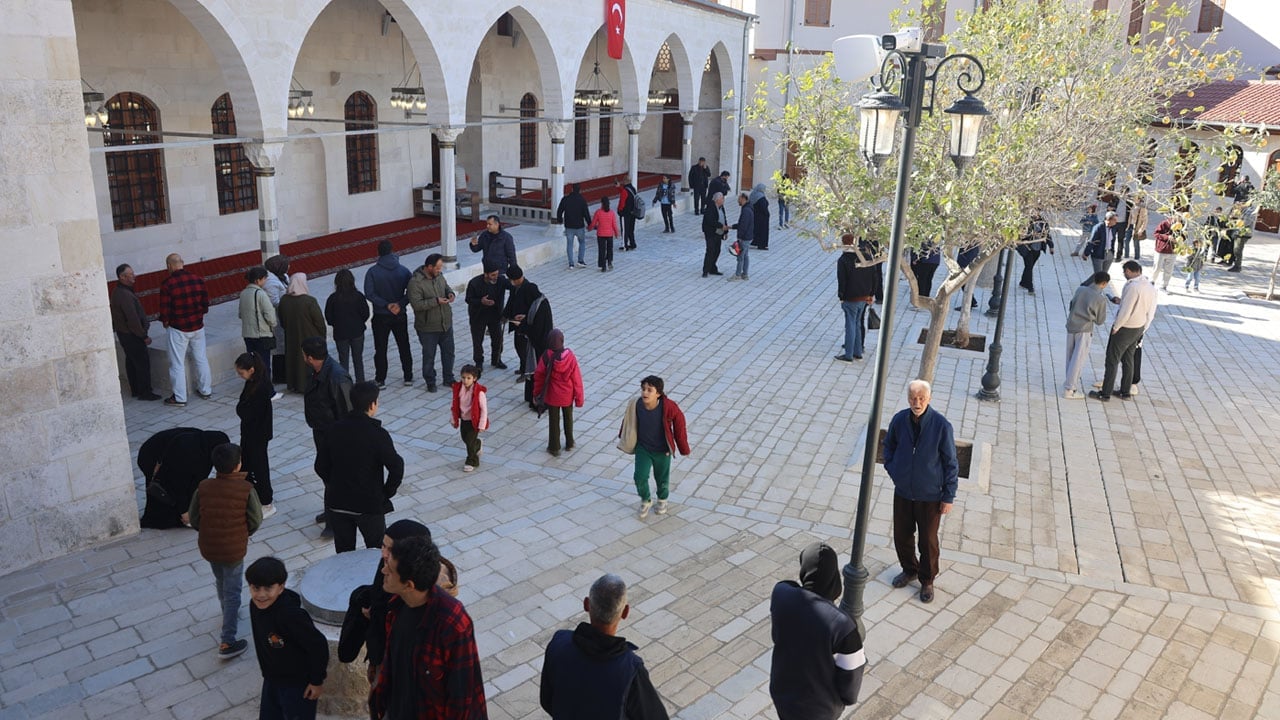 Foto - Cumhurbaşkanı Erdoğan dün açmıştı! Hatay Habib-i Neccar Camii'ne akın etti