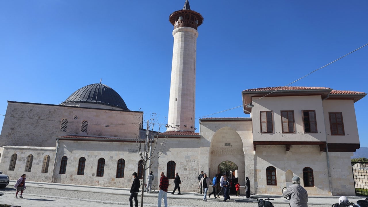Foto - Cumhurbaşkanı Erdoğan dün açmıştı! Hatay Habib-i Neccar Camii'ne akın etti