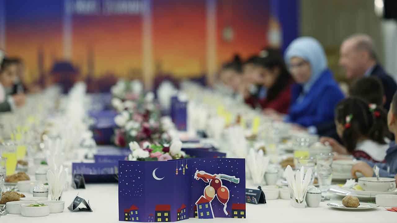 Foto - Cumhurbaşkanı Erdoğan'dan gönülleri fetheden iftar