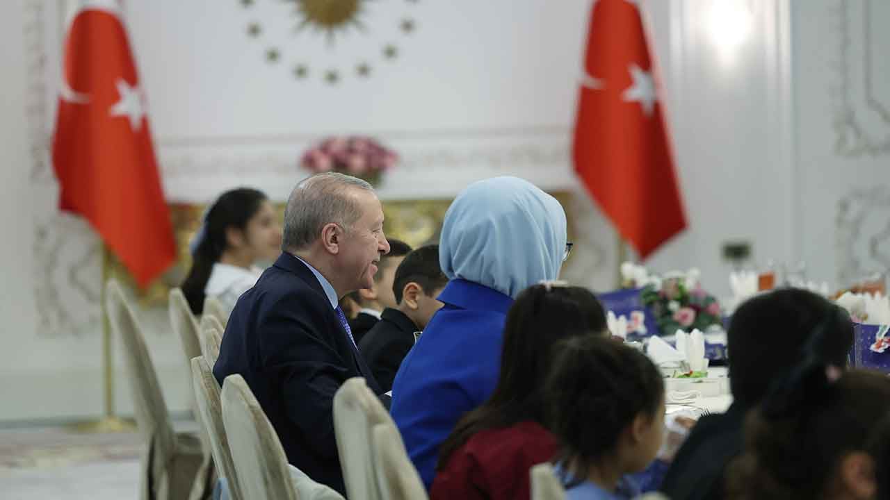 Foto - Cumhurbaşkanı Erdoğan'dan gönülleri fetheden iftar