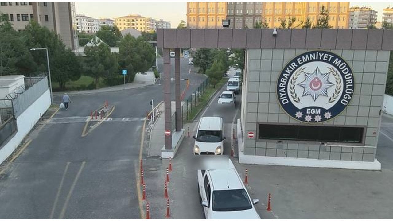 Foto - Cumhurbaşkanı Erdoğan’ın "Kökünü kazıyacağız" talimatı sonrası düğmeye basıldı! Tamamı apar topar paketlendi