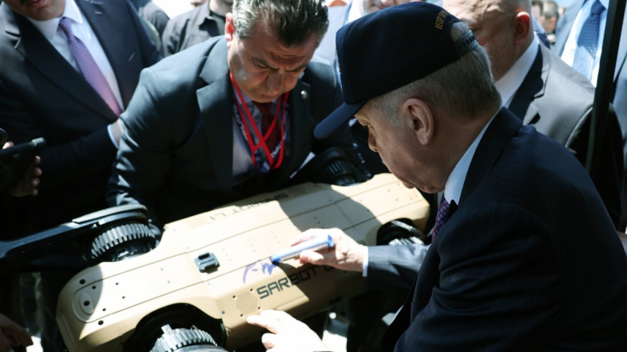 SARBOT L1 göz dolduruyor... Cumhurbaşkanı Recep Tayyip Erdoğan, EFES 2026’da SARBOT L1’i İnceledi