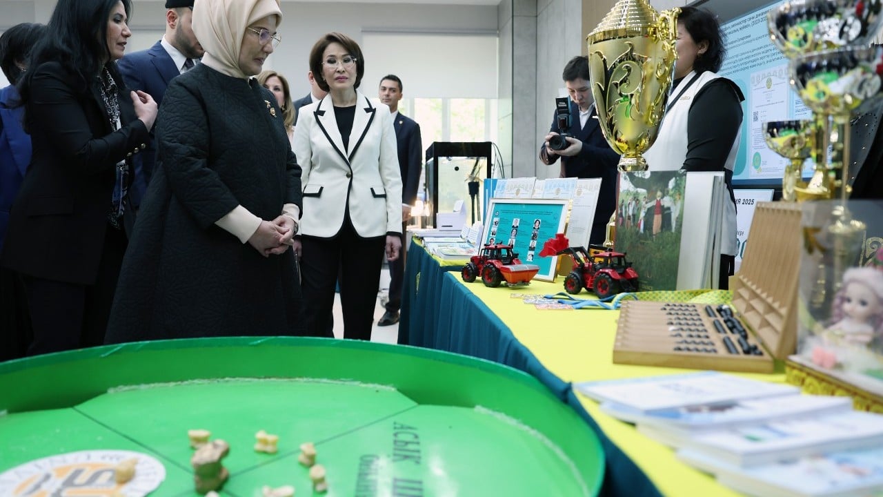Foto - Cumhurbaşkanı Recep Tayyip Erdoğan'ın eşi Emine Erdoğan Kazakistan'da açılışta...