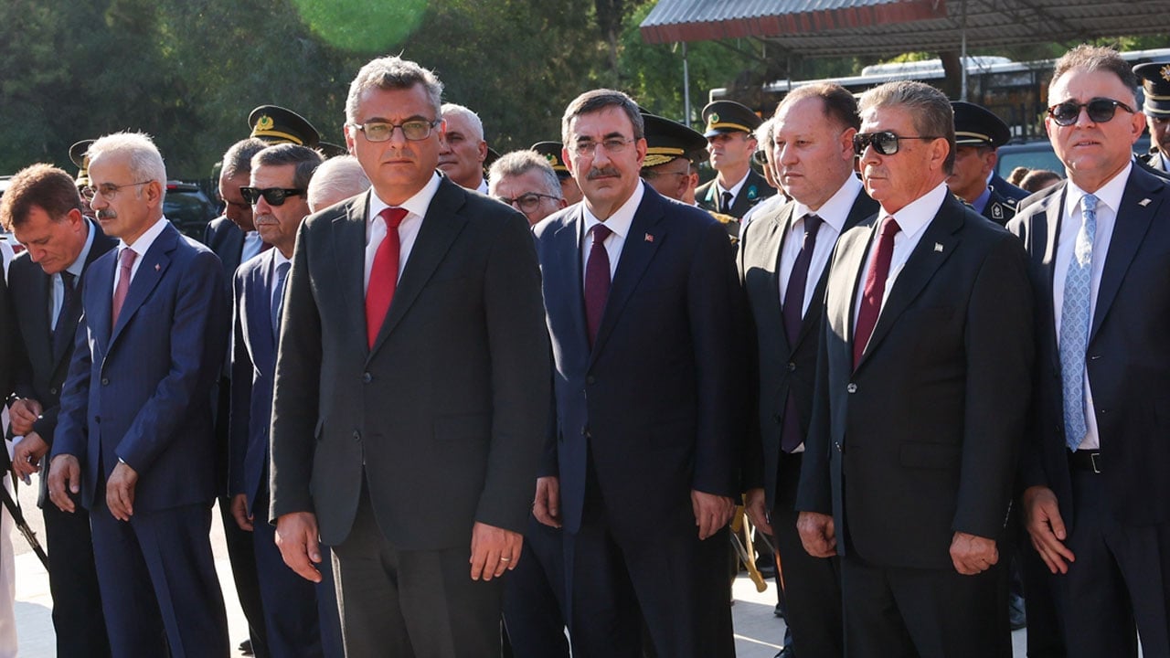Foto - Cevdet Yılmaz’dan dünyaya 52. yıl dönümü mesajı: Şanlı bayrak Beşparmak’ta ilelebet dalgalanacak, Kıbrıs asla Rum adası olmayacak!