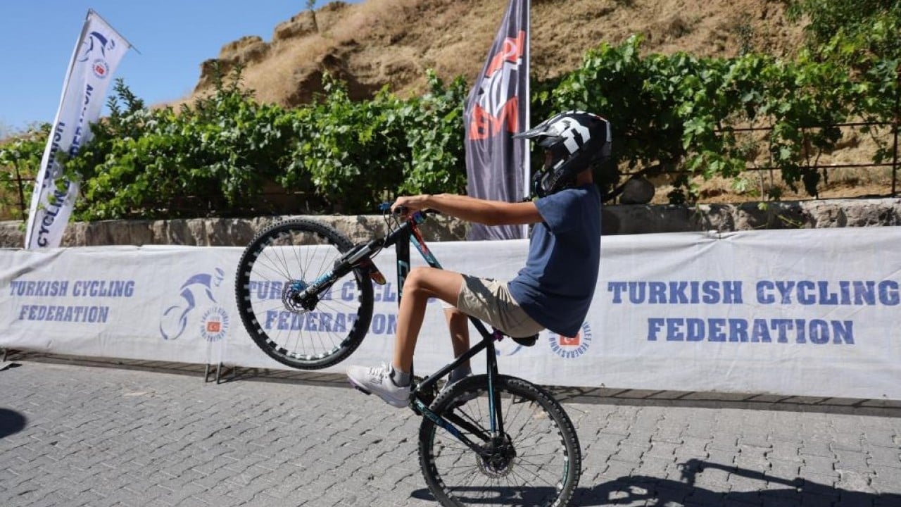 Foto - Dağ Bisikleti Şampiyonası’nda Kapadokya’da pedal basıp teker çevirdiler
