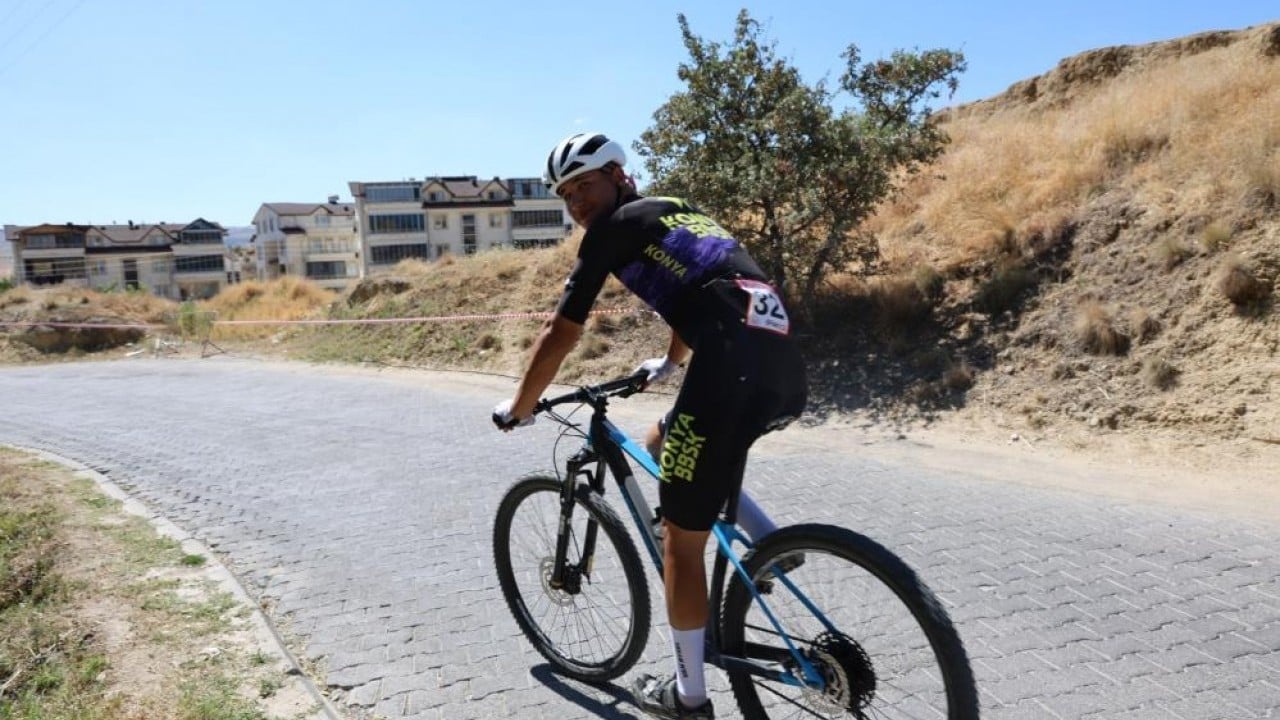 Foto - Dağ Bisikleti Şampiyonası’nda Kapadokya’da pedal basıp teker çevirdiler