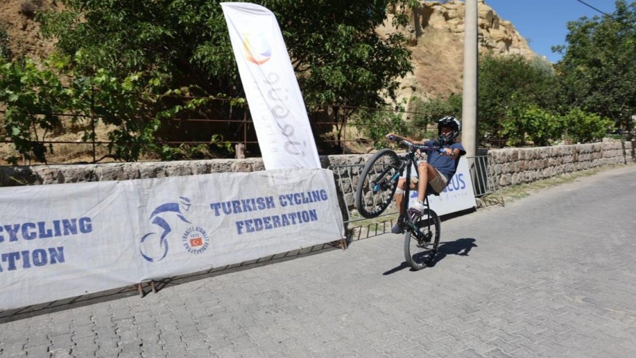 Foto - Dağ Bisikleti Şampiyonası’nda Kapadokya’da pedal basıp teker çevirdiler
