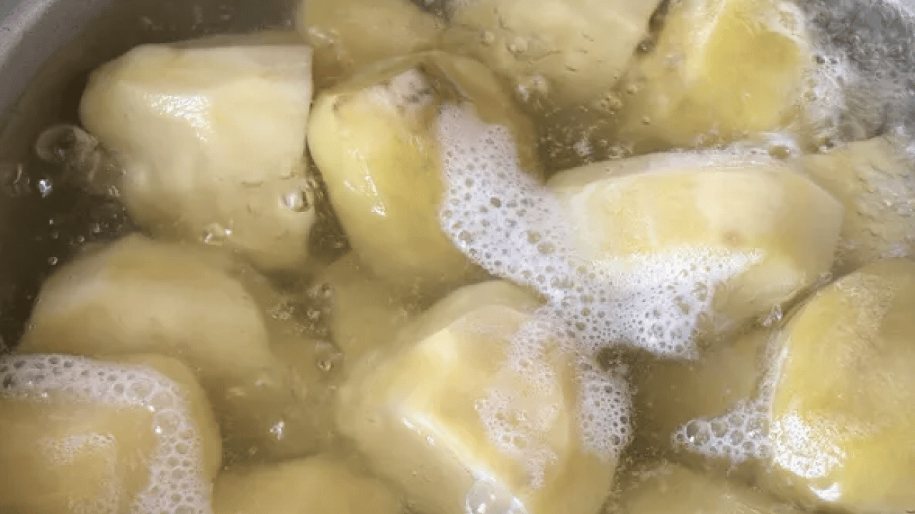 Foto - Daha diri olması için... Patates haşlarken yapılan bu hata tüm lezzeti bozuyor!