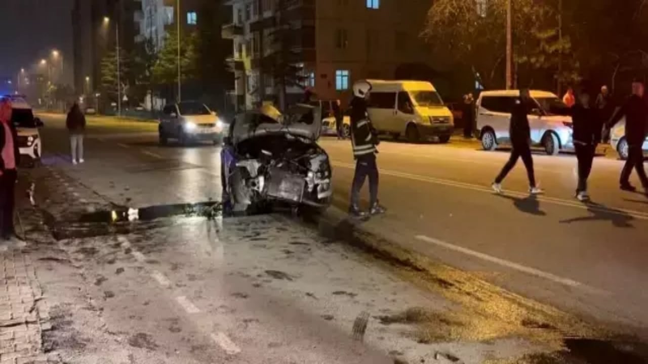 Foto - Daha kaza yaptığının bile farkında değil ama özgüven tavan... Alkollü sürücü, polise öyle bir tehdit savurdu ki...