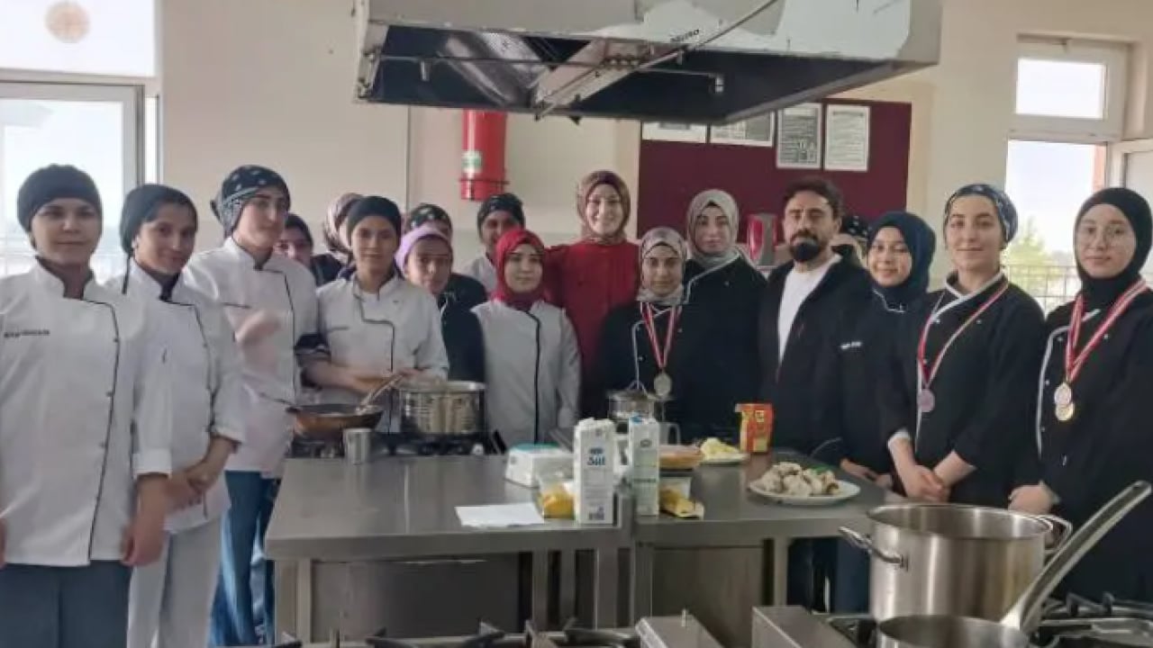 Daha meslek sahibi bile olmadılar: 9 ayda 40 milyon ciro yaptılar!