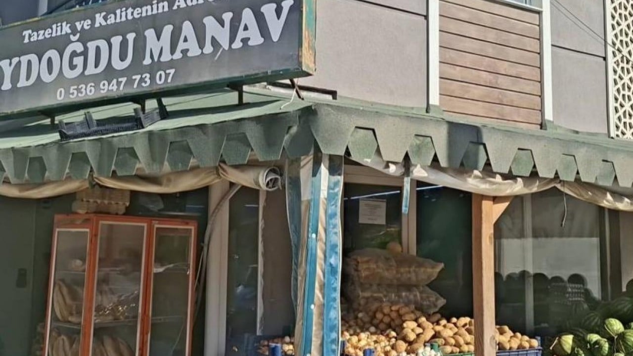 Foto - Daha önce böylesini görmediniz! Eliyle karpuz soyan manav gündem oldu