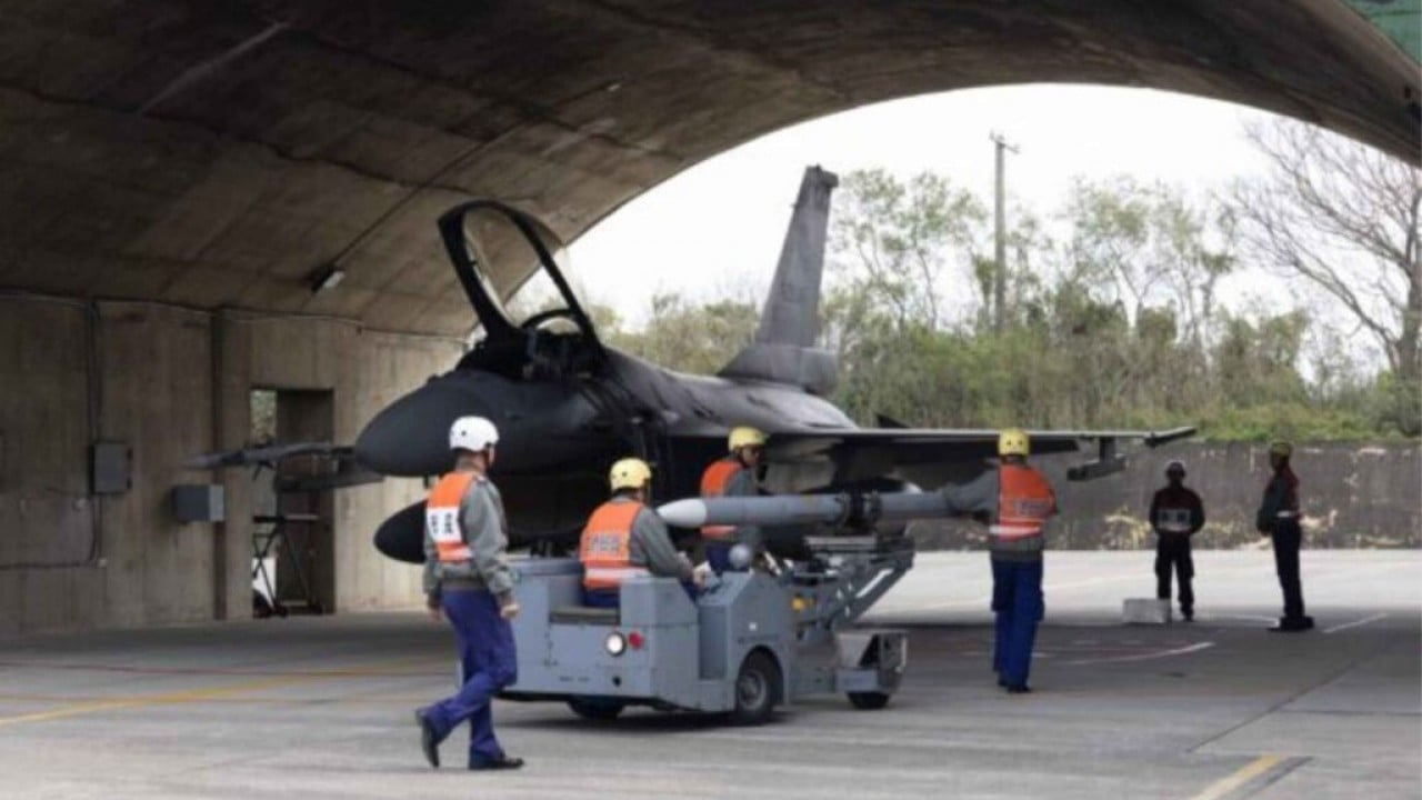 Foto - Daha yeni modernize edilmişti! F-16 savaş uçağı denize çakıldı