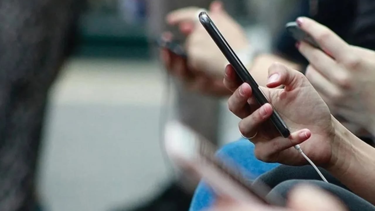 Foto - Cumhurbaşkanı noktayı koydu: Liselerde telefon kullanımını yasaklıyorlar