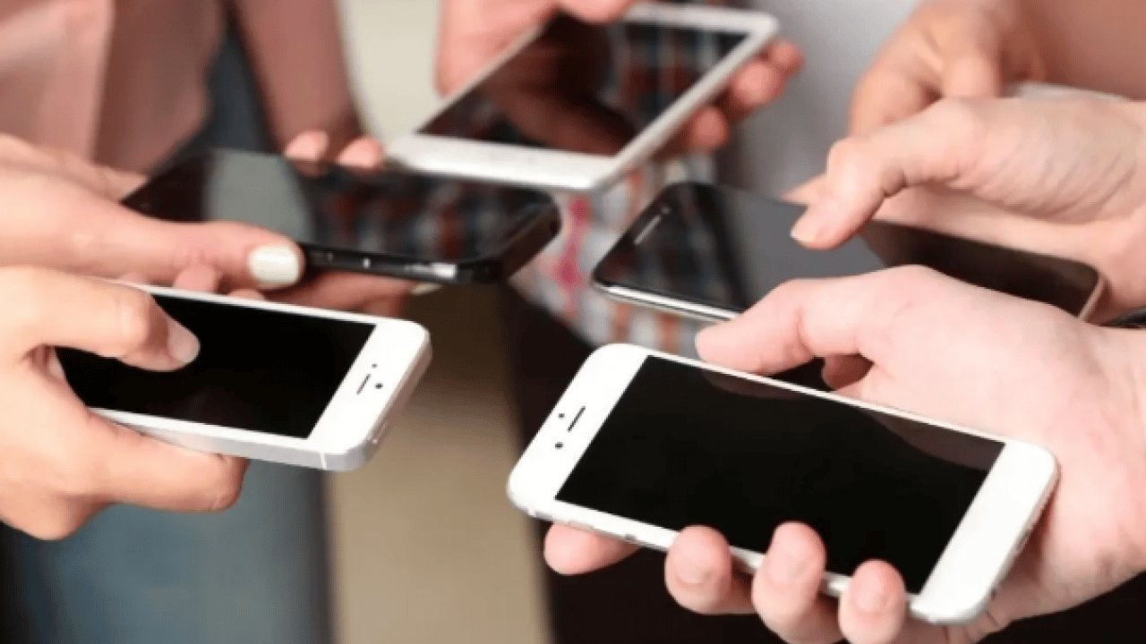 Foto - Cumhurbaşkanı noktayı koydu: Liselerde telefon kullanımını yasaklıyorlar