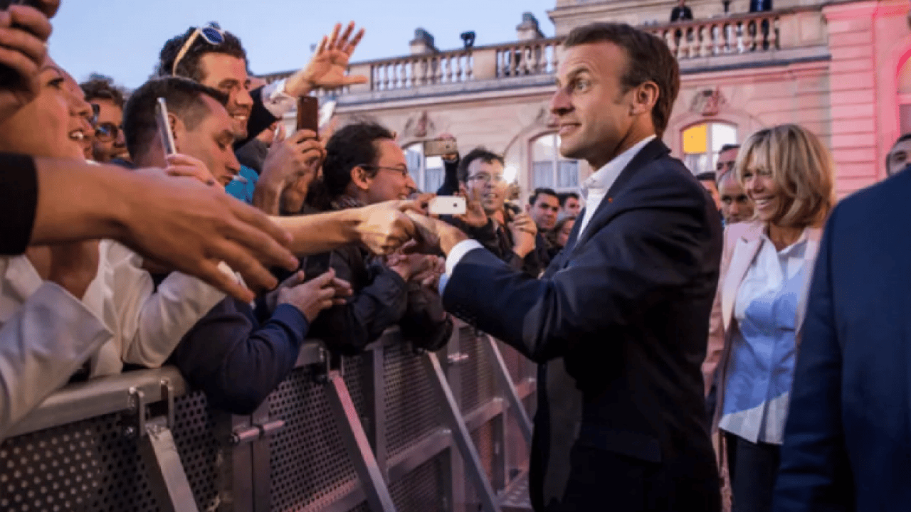 Cumhurbaşkanı noktayı koydu: Liselerde telefon kullanımını yasaklıyorlar