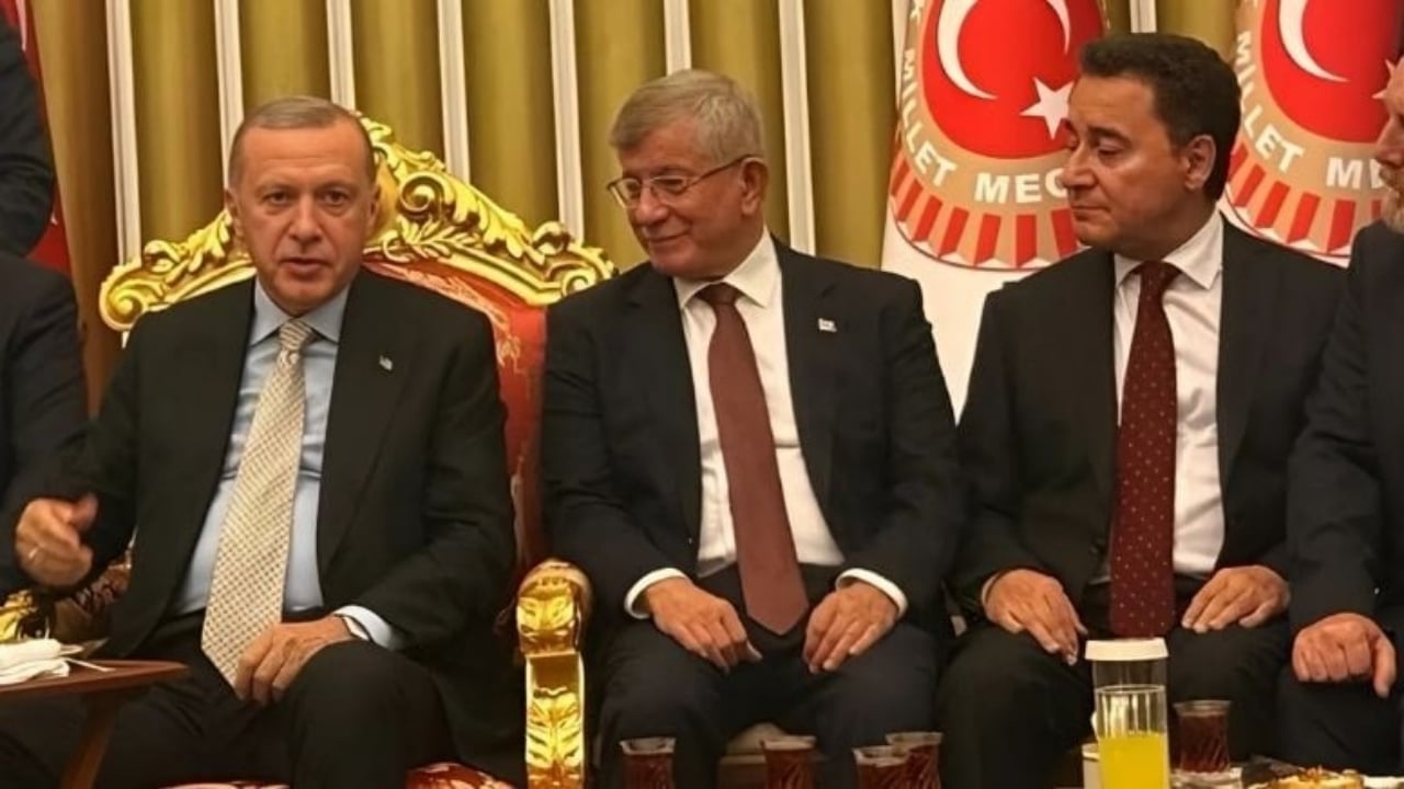 Foto - Davutoğlu’ndan AK Parti’ye dönüş sinyali: Bunu derlerse, bir an bile düşünmem, giderim