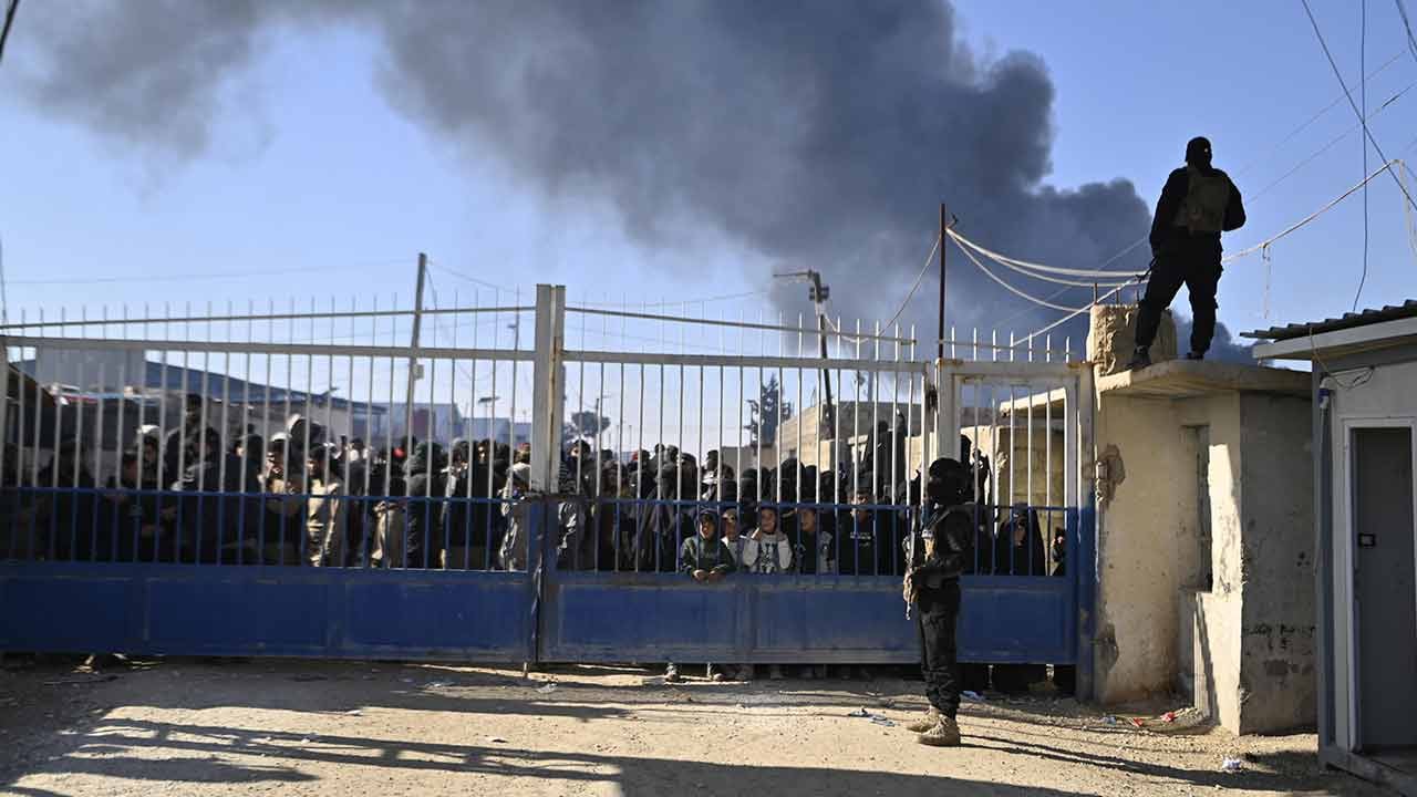 Foto - DEAŞ’lı teröristlerden SDG itirafı! ‘Saç ve bıyıklarından belliydi’