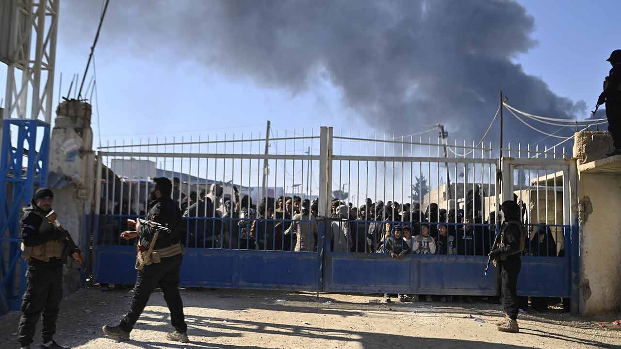 Foto - DEAŞ’lı teröristlerden SDG itirafı! ‘Saç ve bıyıklarından belliydi’