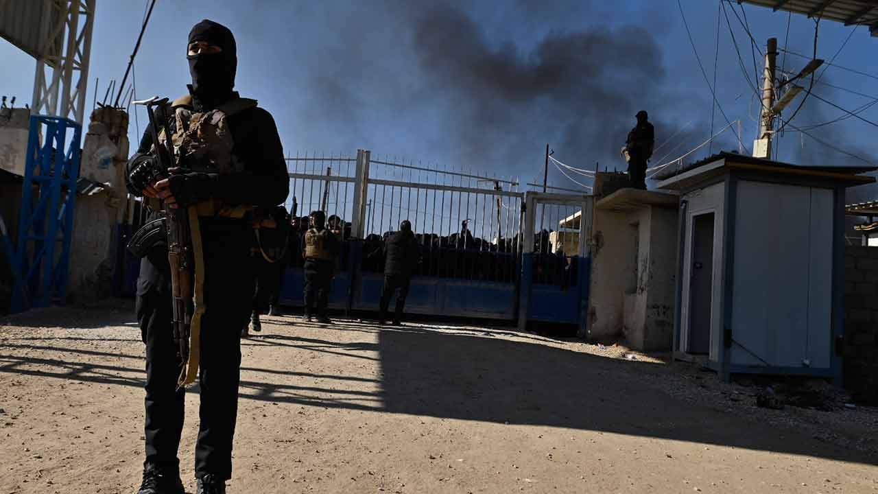 Foto - DEAŞ’lı teröristlerden SDG itirafı! ‘Saç ve bıyıklarından belliydi’