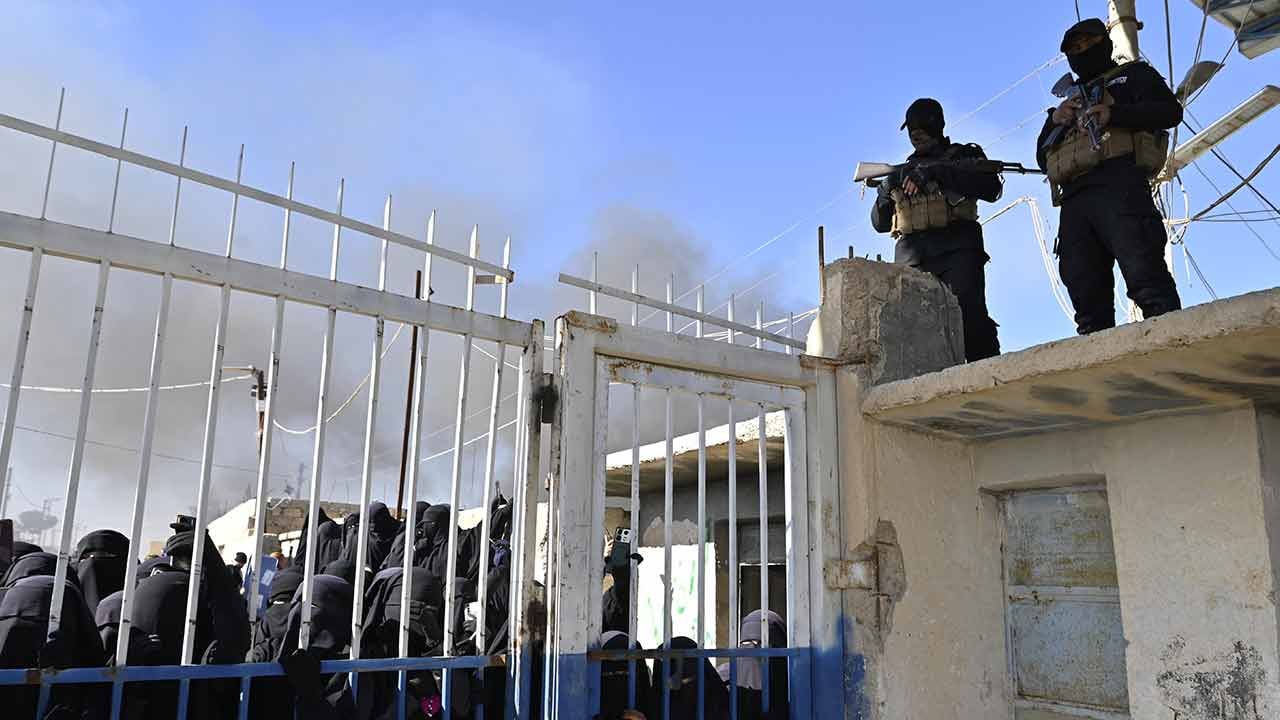 Foto - DEAŞ’lı teröristlerden SDG itirafı! ‘Saç ve bıyıklarından belliydi’