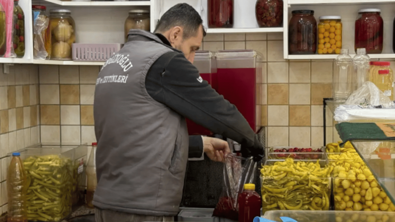 Foto - Dededen toruna 40 yıllık gelenek: Tarihi dükkan şifa dağıtıyor: Kış aylarında 90 çeşit turşuya yoğun ilgi