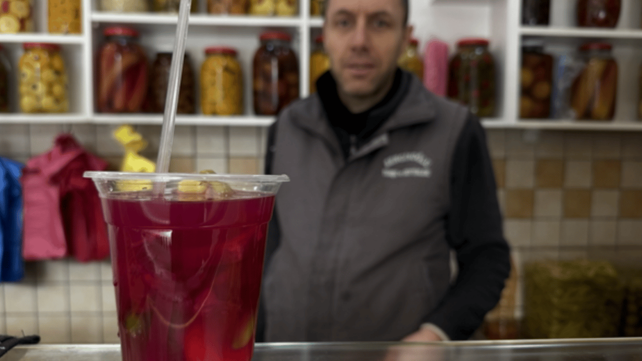 Dededen toruna 40 yıllık gelenek: Tarihi dükkan şifa dağıtıyor: Kış aylarında 90 çeşit turşuya yoğun ilgi