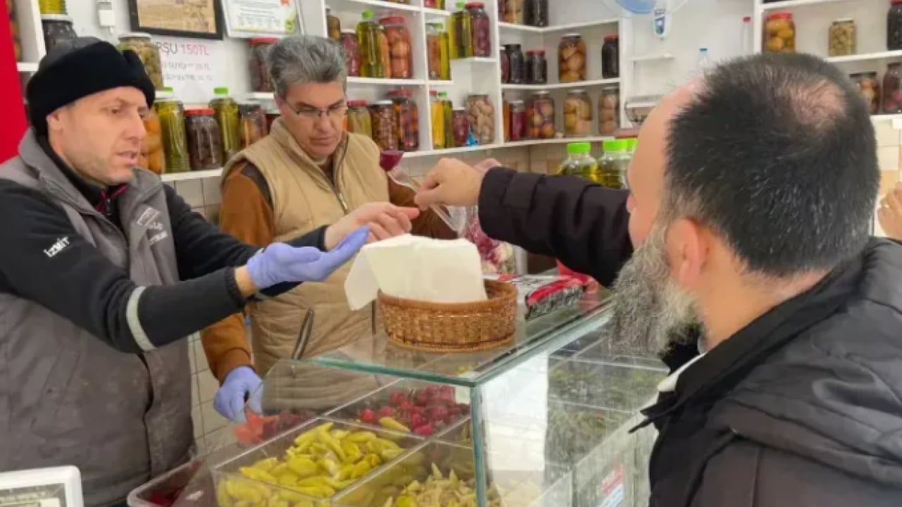 Foto - Dededen toruna 40 yıllık gelenek: Tarihi dükkan şifa dağıtıyor: Kış aylarında 90 çeşit turşuya yoğun ilgi