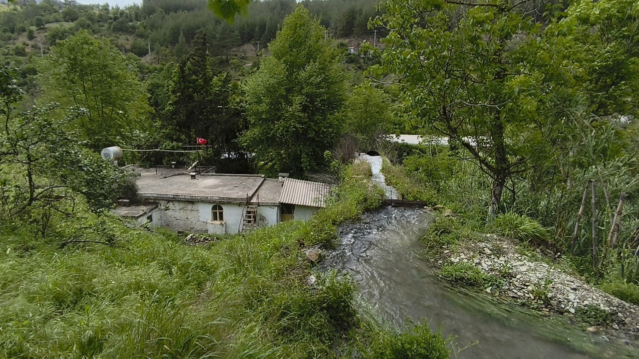 Foto - Dedesinden kalan mirası yaşatıyor! Tam 200 yıldır Toroslar'dan gelen kar suyuyla dönüyor