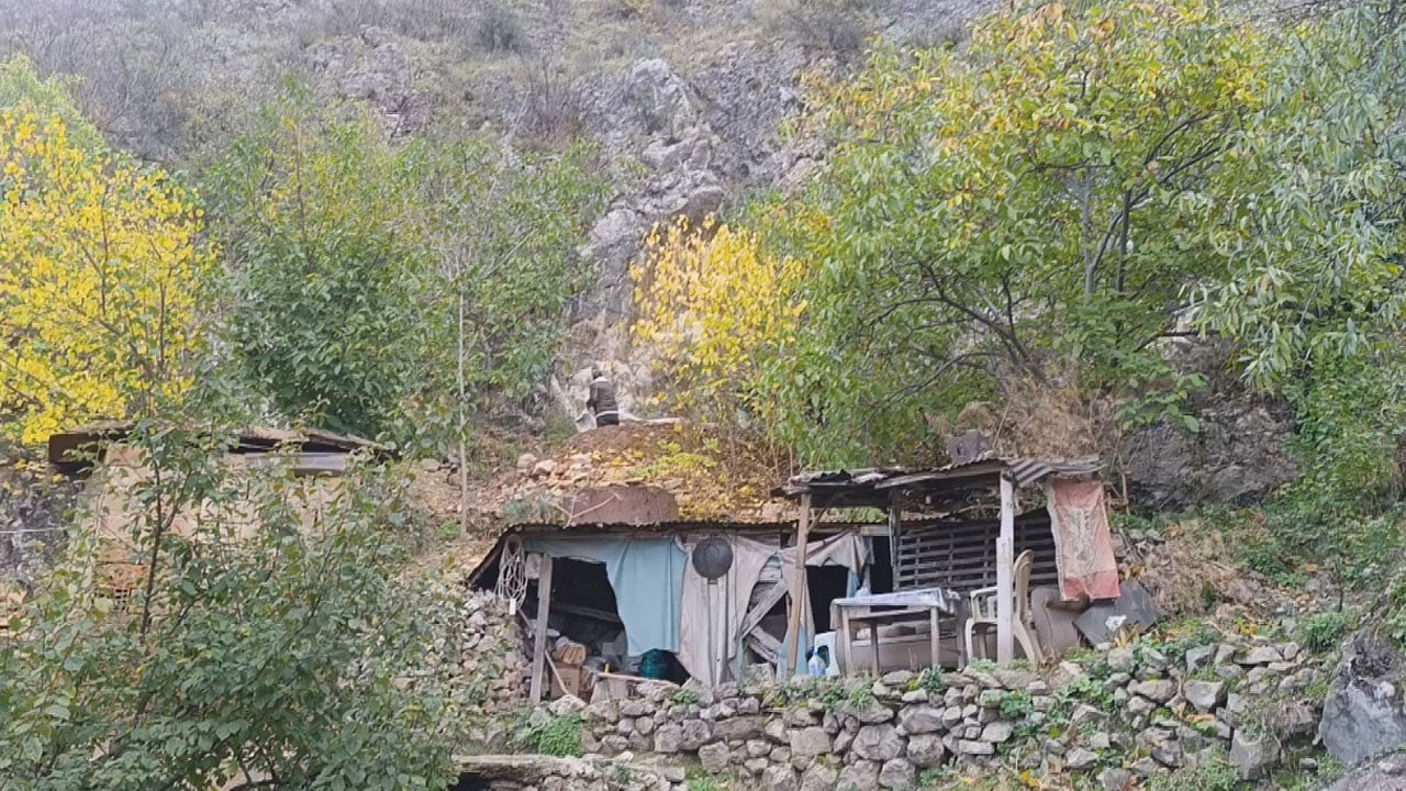 Foto - Defineciler iş başında! Ferhat Dağı’nda 15 metrelik tünel kazıldı