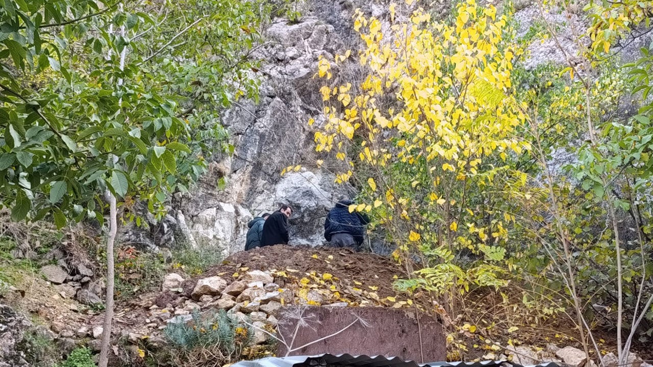 Defineciler iş başında! Ferhat Dağı’nda 15 metrelik tünel kazıldı