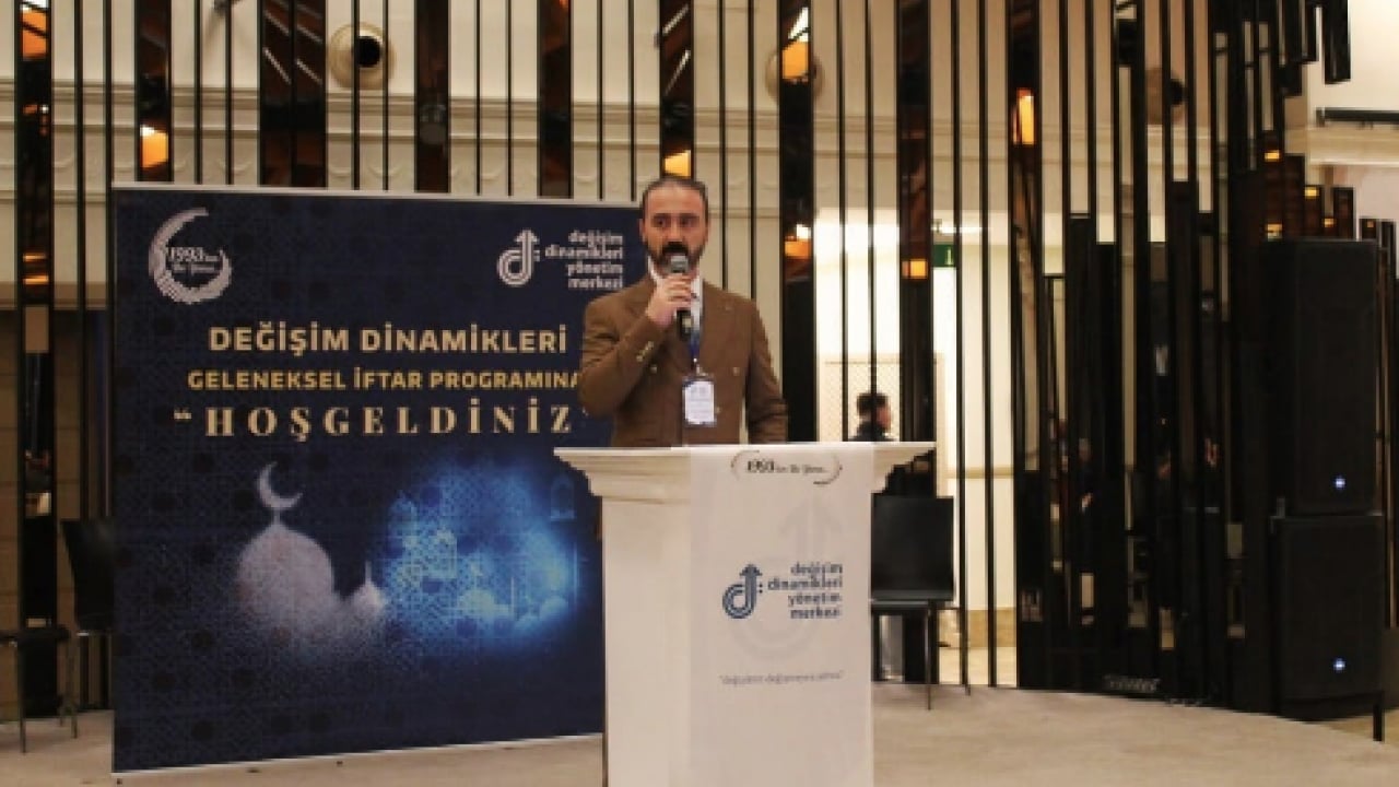 Foto - Değişim Dinamikleri Yönetim Merkezi 32. Geleneksel İftar Programı, Girişimcinin Medeniyet İnşası: Kurumsallaşma Kitabının Lansmanı ile Gerçekleştirildi