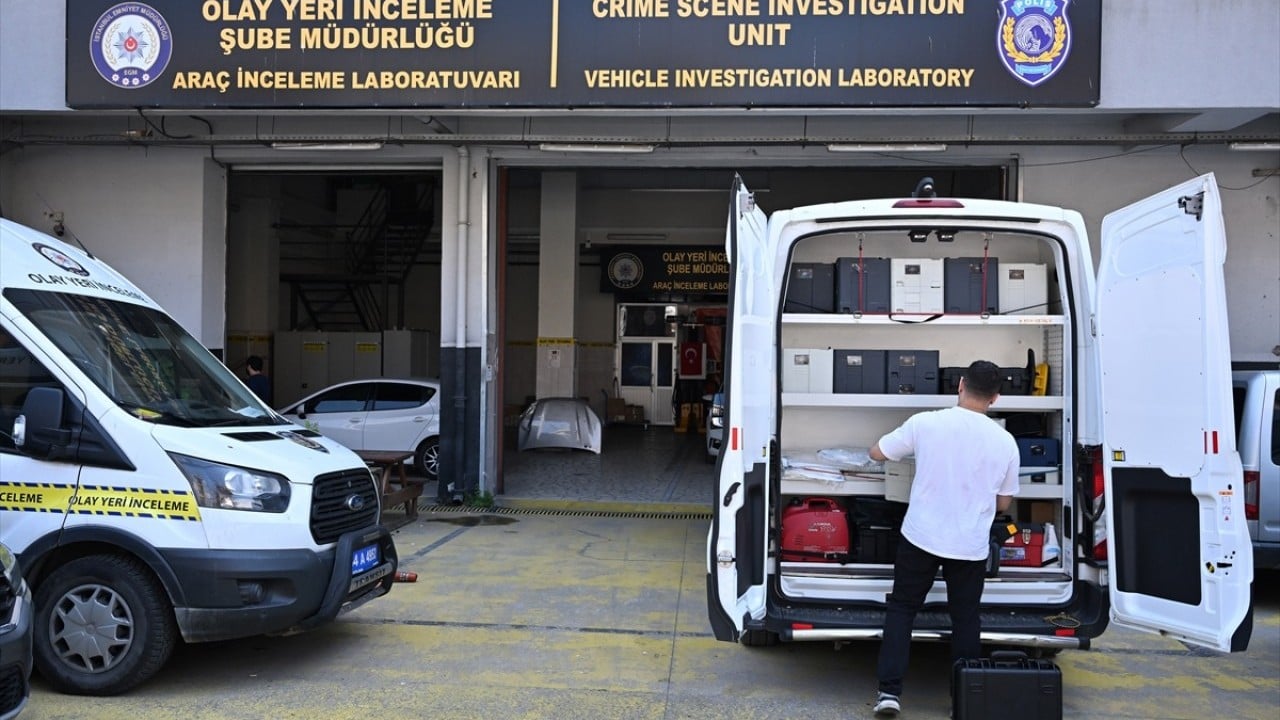 Foto - Deliller arasında zorlu mesai En ufak ipucunu bile gözden kaçırmıyorlar