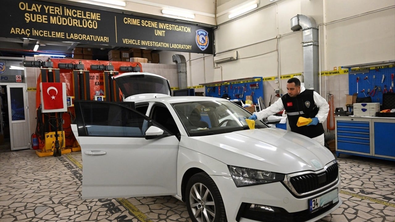 Foto - Deliller arasında zorlu mesai En ufak ipucunu bile gözden kaçırmıyorlar