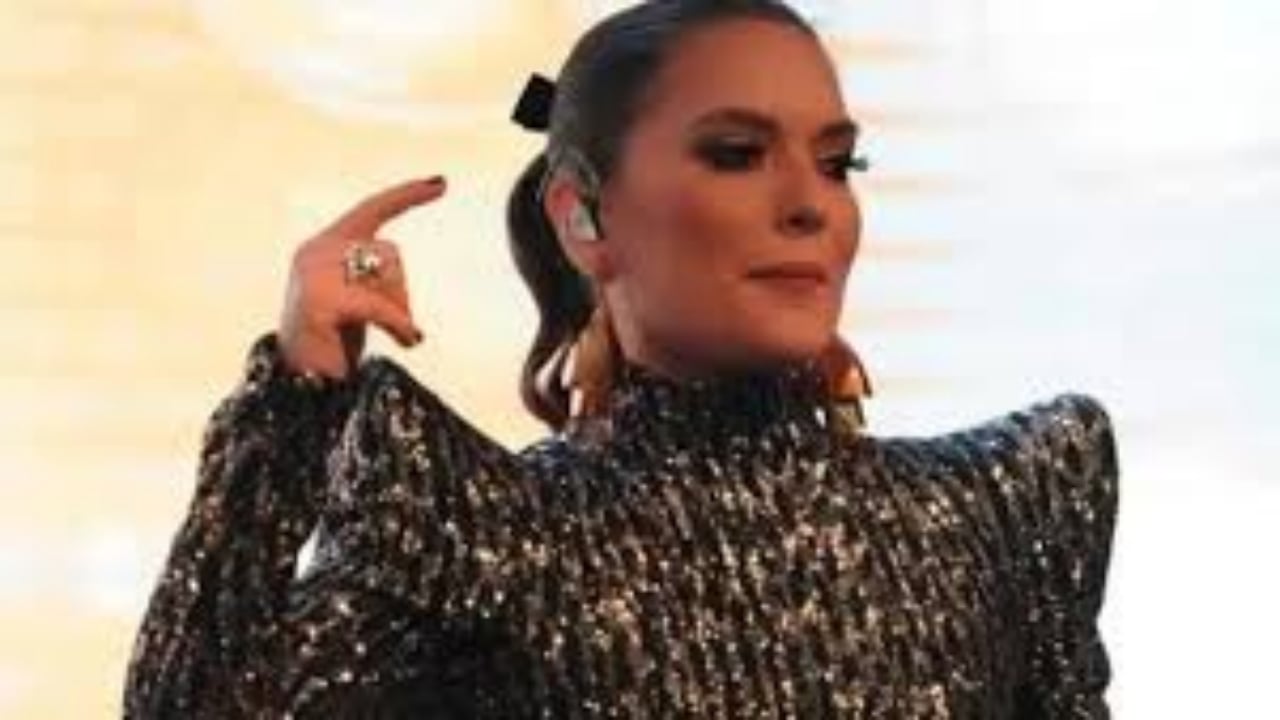 Foto - Demet Akalın’dan Ramazan ayı için bir tuhaf öneri: Her yıl yeni ayetler inmiyor, eski programları izleyelim