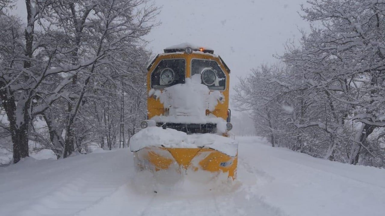 Foto - Demir yollarında yoğun kar mesaisi! Binlerce personel gece gündüz çalışıyor