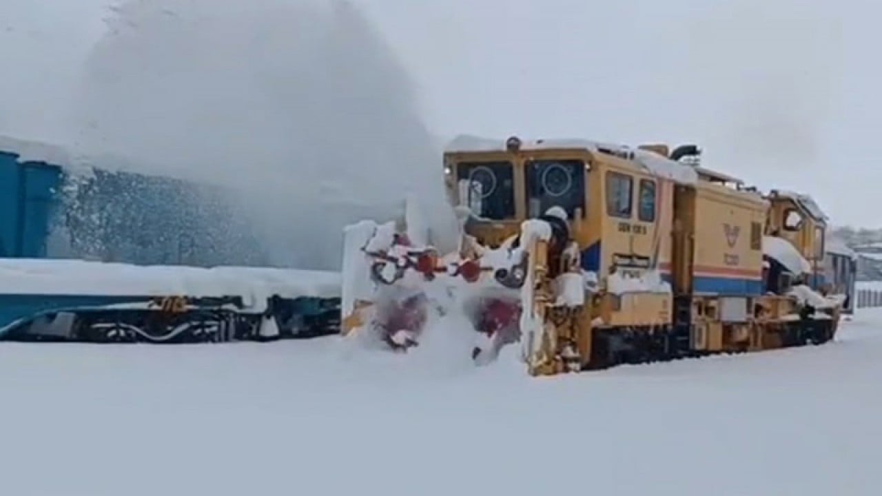 Foto - Demir yollarında yoğun kar mesaisi! Binlerce personel gece gündüz çalışıyor