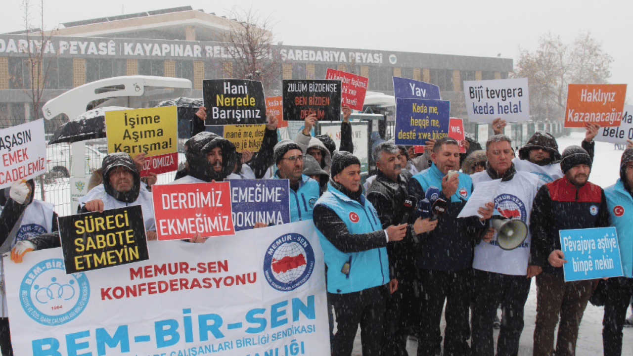Foto - DEM'li belediyelerde eşi benzeri görülmemiş memur kıyımı: 3 günde 262 memur işten atıldı...
