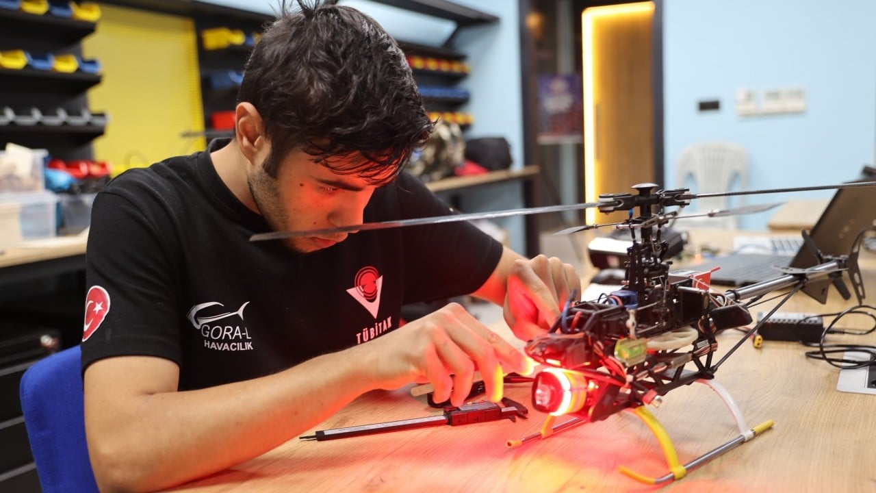 Foto - DENEYAP Teknoloji Atölyeleri'nde Selçuk Bayraktarlar yetişiyor! Üniversite öğrencisi İHA tasarladı