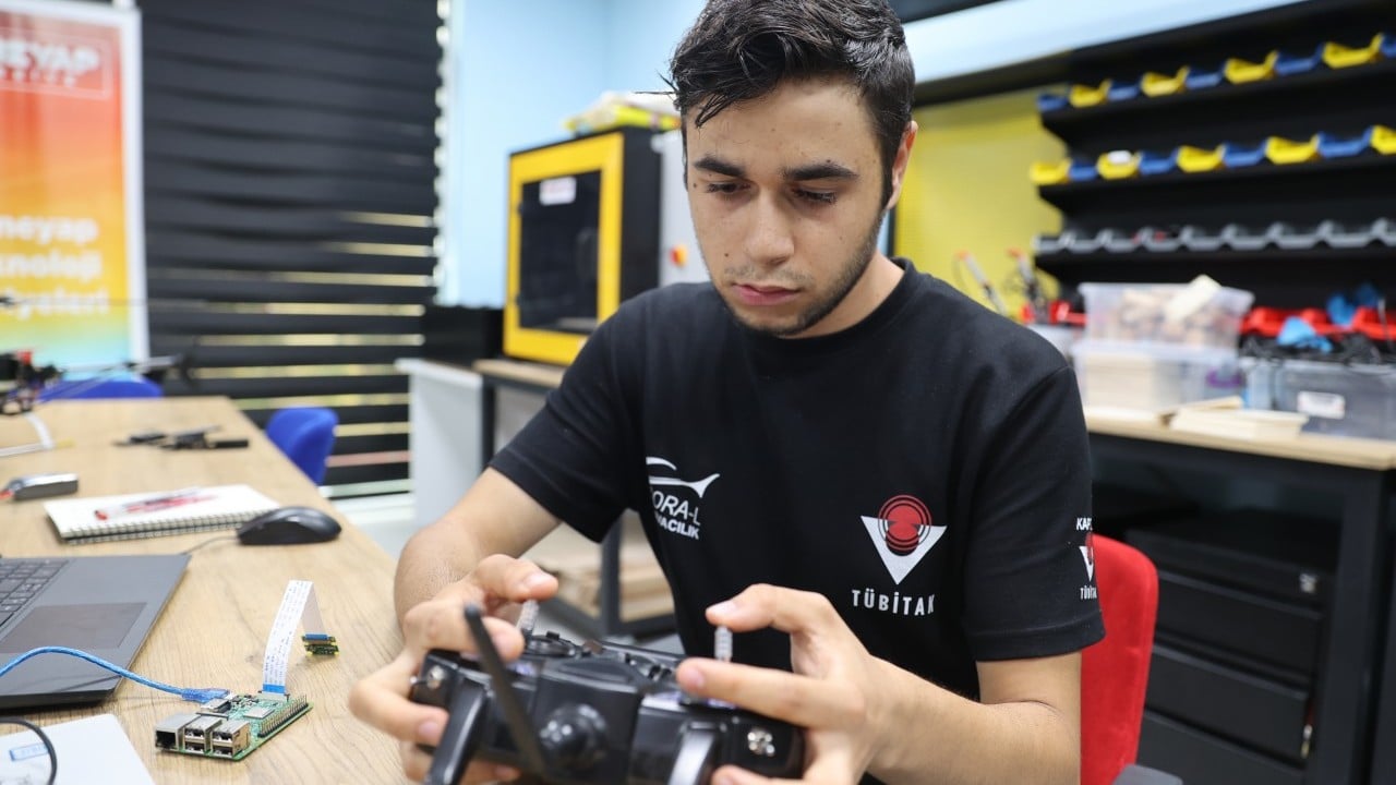 Foto - DENEYAP Teknoloji Atölyeleri'nde Selçuk Bayraktarlar yetişiyor! Üniversite öğrencisi İHA tasarladı