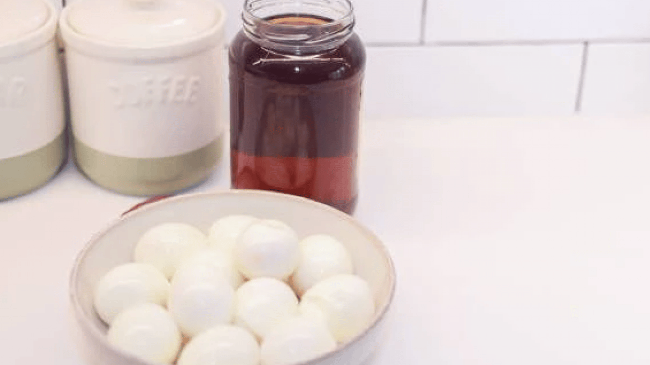 Foto - Deneyince farkını göreceksiniz! İşte haşlanmış yumurtayı soymanın basit yolu