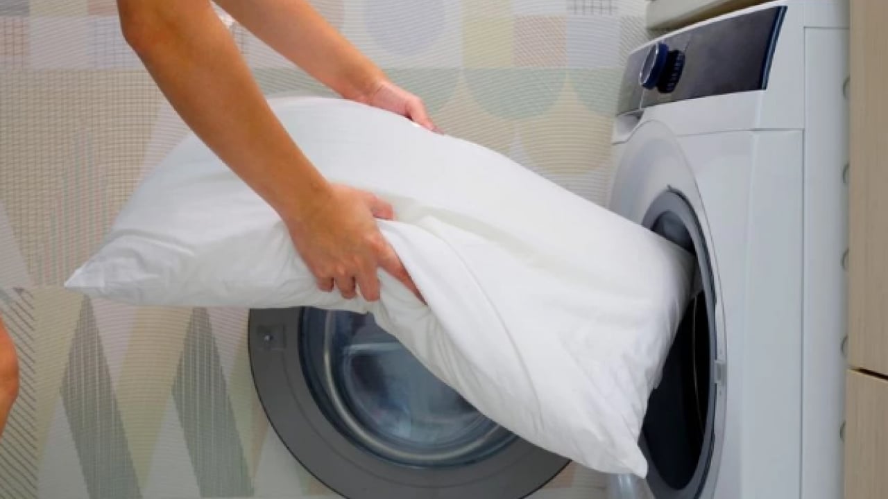 Foto - Deneyince farkını göreceksiniz! Sararan yastıkları kar beyazı yapmanın doğal yolu