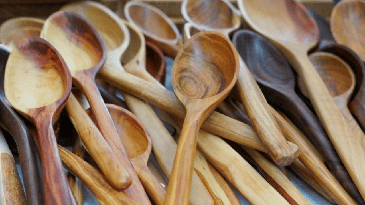 Foto - Deneyince farkını göreceksiniz! Tahta kaşıkları temizlemenin doğal yolu