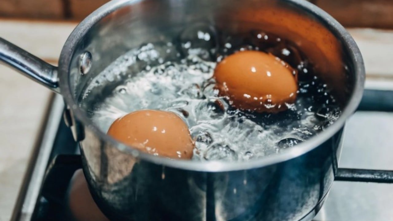 Foto - Deneyince farkını göreceksiniz! Yumurta haşlarken çatlamayı önlemenin kolay yolu