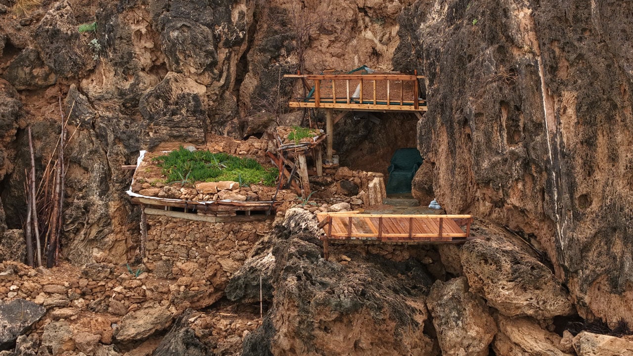 Foto - Denize sıfır kaçak yapı! Antalya falezlerinde şaşkına çeviren görüntüler