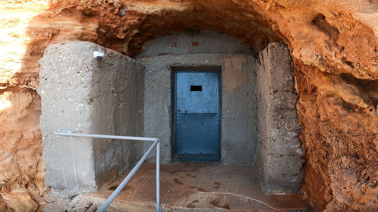 Foto - Denize sıfır kaçak yapı! Antalya falezlerinde şaşkına çeviren görüntüler